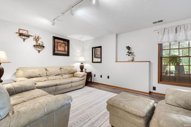 25612 Shorewood Court, South Bend, IN 46619