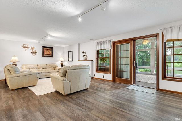 25612 Shorewood Court, South Bend, IN 46619