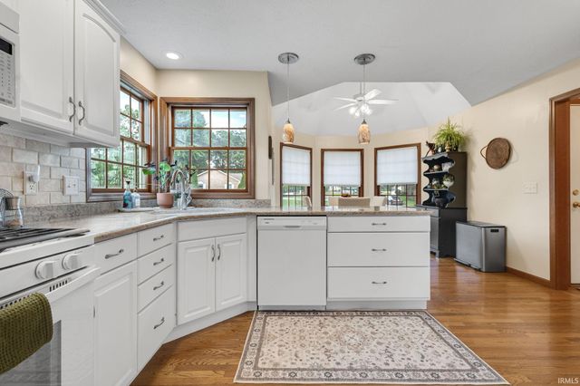 25612 Shorewood Court, South Bend, IN 46619
