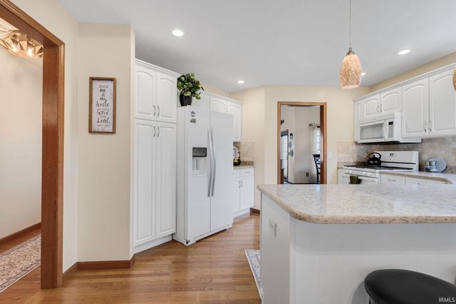 25612 Shorewood Court, South Bend, IN 46619