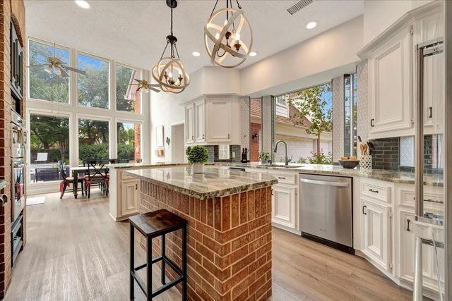 310 Oakview Circle, El Lago, TX 77586