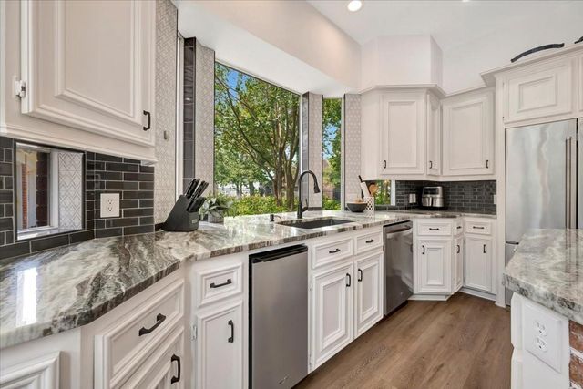 310 Oakview Circle, El Lago, TX 77586