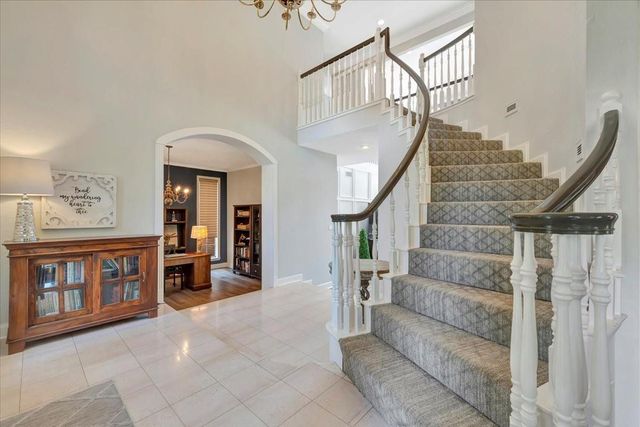 310 Oakview Circle, El Lago, TX 77586