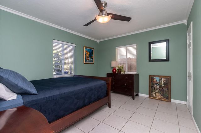704 NE 14th Place, Fort Lauderdale, FL 33304