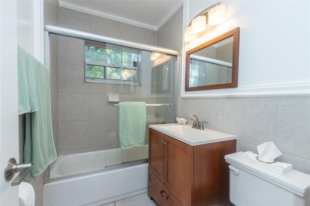 704 NE 14th Place, Fort Lauderdale, FL 33304