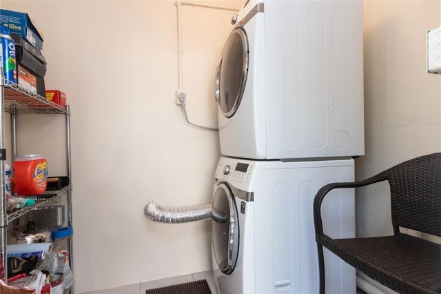 704 NE 14th Place, Fort Lauderdale, FL 33304