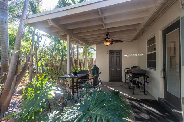 704 NE 14th Place, Fort Lauderdale, FL 33304