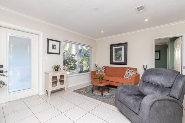 704 NE 14th Place, Fort Lauderdale, FL 33304