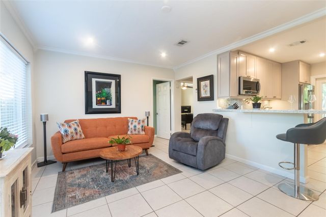 704 NE 14th Place, Fort Lauderdale, FL 33304