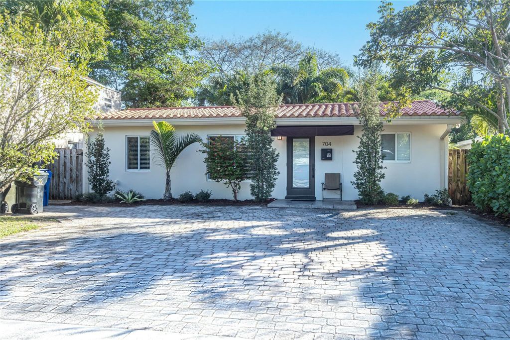 704 NE 14th Place, Fort Lauderdale, FL 33304