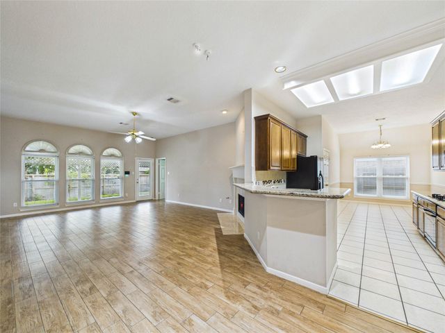 1906 Wynforest Drive, Deer Park, TX 77536