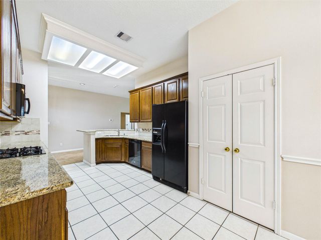 1906 Wynforest Drive, Deer Park, TX 77536