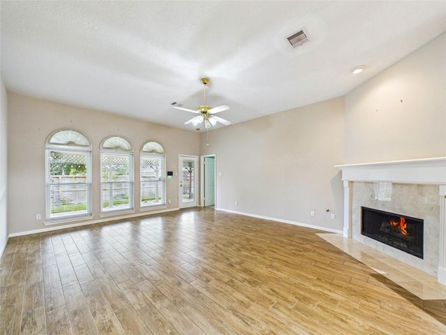 1906 Wynforest Drive, Deer Park, TX 77536