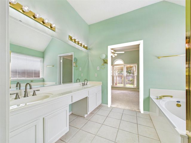 1906 Wynforest Drive, Deer Park, TX 77536