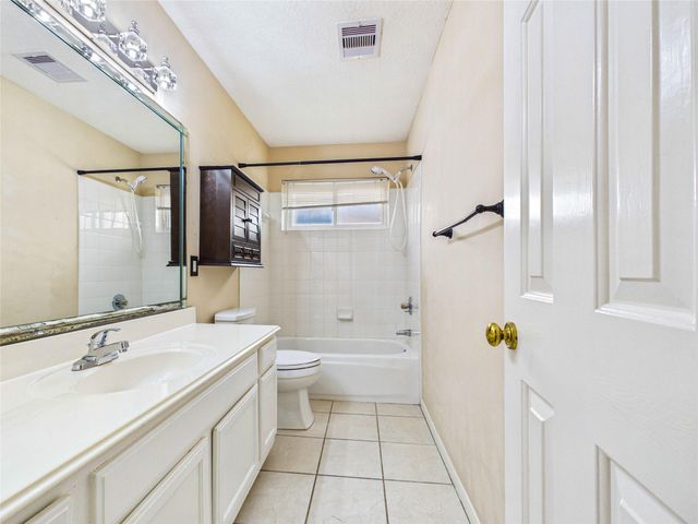 1906 Wynforest Drive, Deer Park, TX 77536