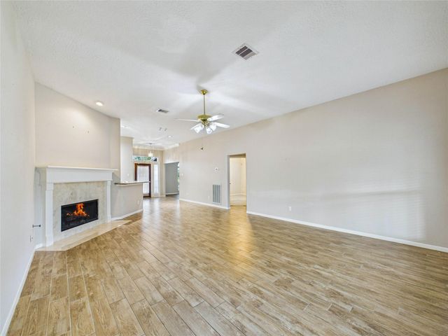 1906 Wynforest Drive, Deer Park, TX 77536