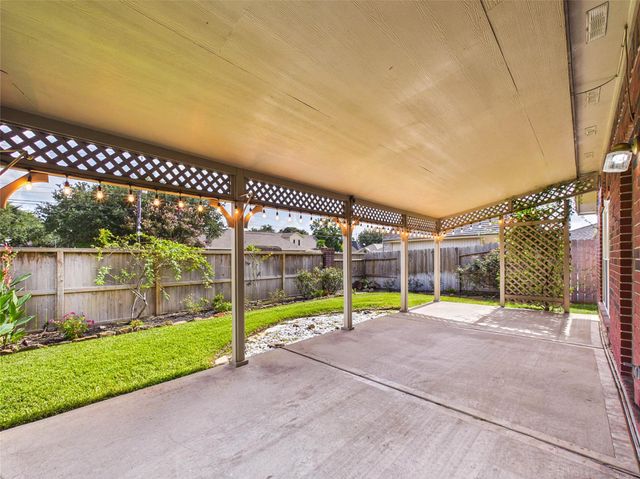 1906 Wynforest Drive, Deer Park, TX 77536