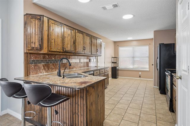 2725 Hidden Springs Drive, Mesquite, TX 75181