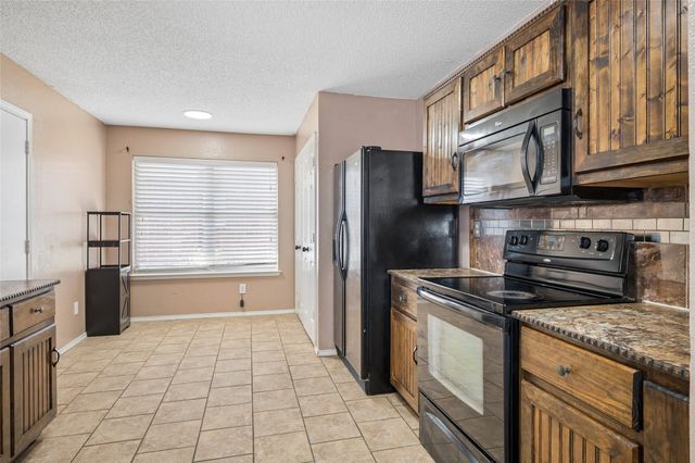 2725 Hidden Springs Drive, Mesquite, TX 75181