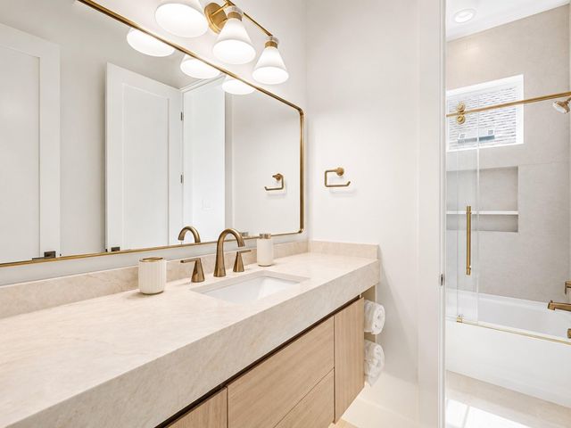 1642 Bonnie Brae Street, Houston, TX 77006