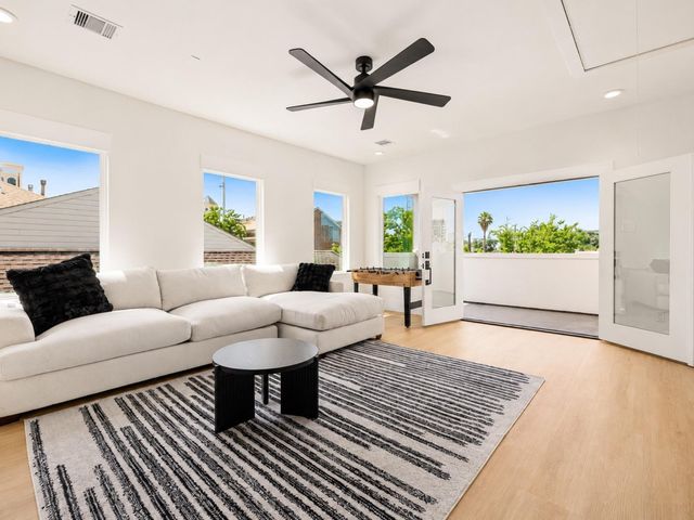 1642 Bonnie Brae Street, Houston, TX 77006