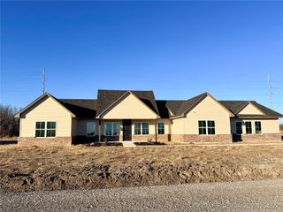 215 W 481 Road, Pryor, OK 74361