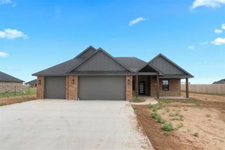 5521 NE Tadpole Dr, Lawton, OK