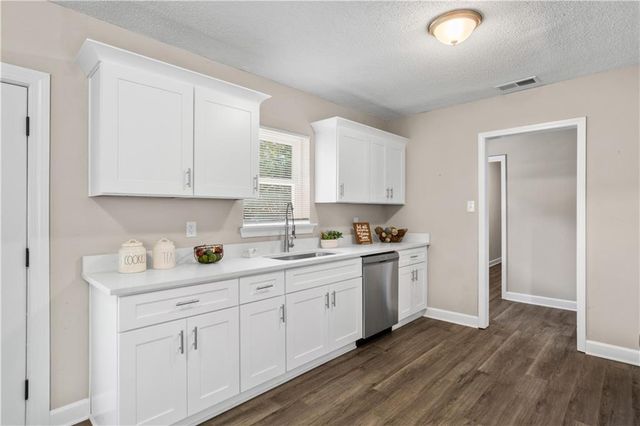 4305 Moffett Road, Mobile, AL 36618
