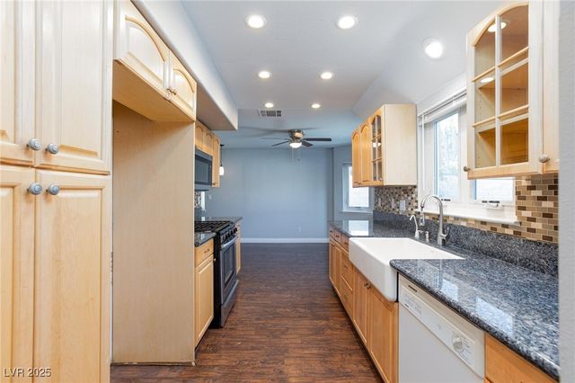 3228 Mariner Bay Street, Las Vegas, NV 89117