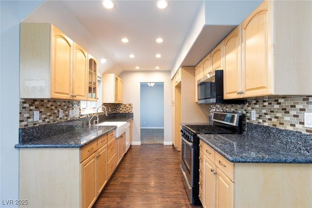 3228 Mariner Bay Street, Las Vegas, NV 89117