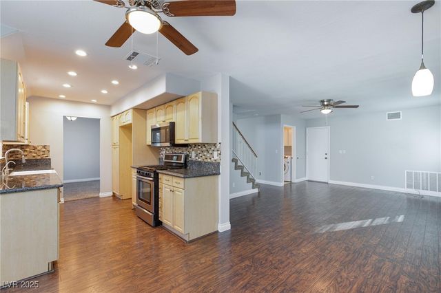 3228 Mariner Bay Street, Las Vegas, NV 89117