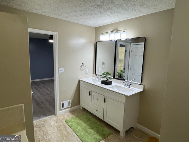 110 Stagecoach Trail, Stockbridge, GA 30281