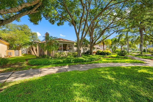 205 25TH AVENUE NE, St Petersburg, FL 33704