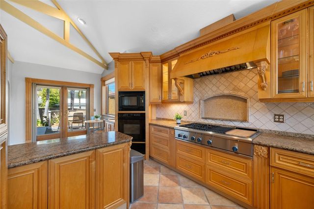 205 25TH AVENUE NE, St Petersburg, FL 33704