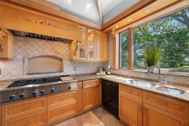 205 25TH AVENUE NE, St Petersburg, FL 33704