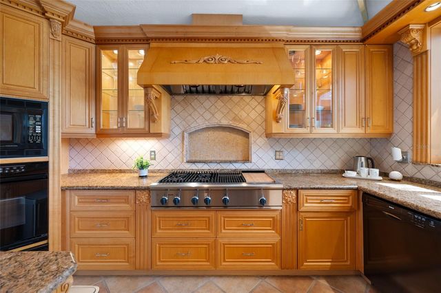 205 25TH AVENUE NE, St Petersburg, FL 33704