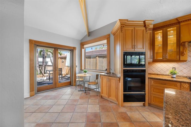 205 25TH AVENUE NE, St Petersburg, FL 33704