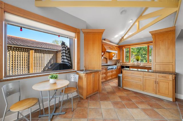 205 25TH AVENUE NE, St Petersburg, FL 33704