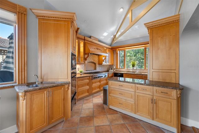 205 25TH AVENUE NE, St Petersburg, FL 33704