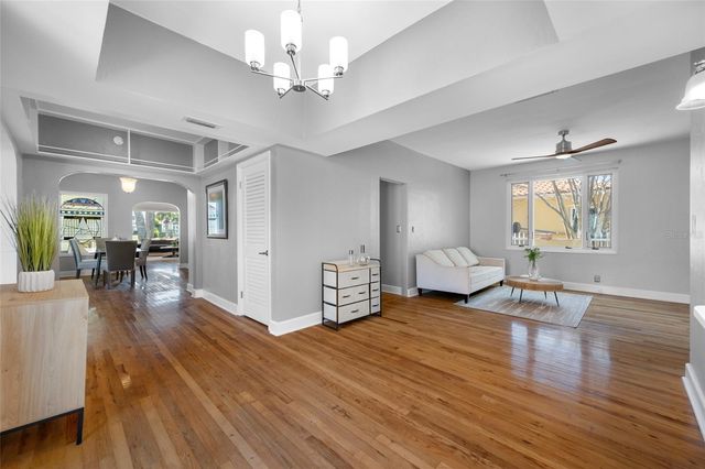 205 25TH AVENUE NE, St Petersburg, FL 33704