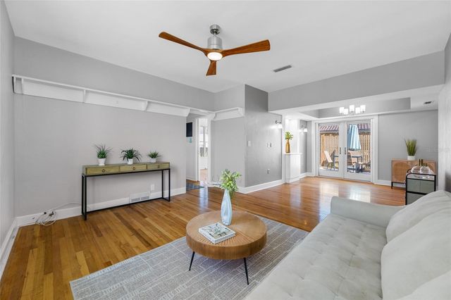 205 25TH AVENUE NE, St Petersburg, FL 33704