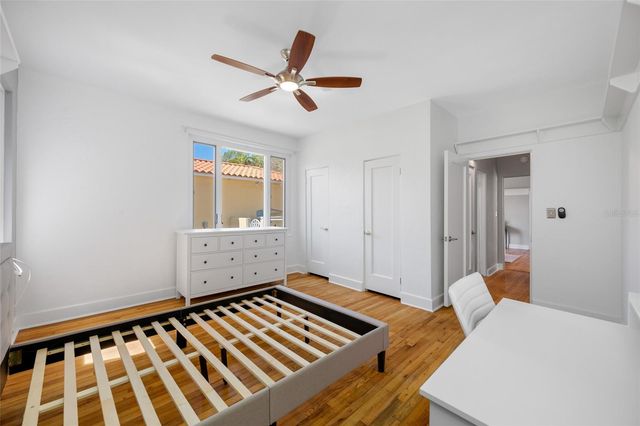 205 25TH AVENUE NE, St Petersburg, FL 33704