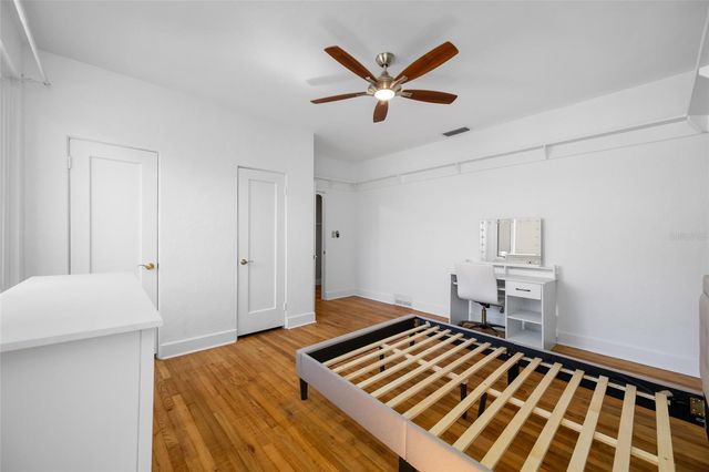 205 25TH AVENUE NE, St Petersburg, FL 33704