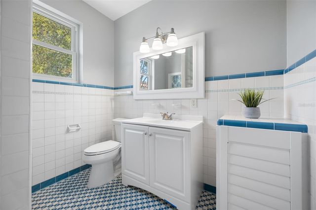 205 25TH AVENUE NE, St Petersburg, FL 33704