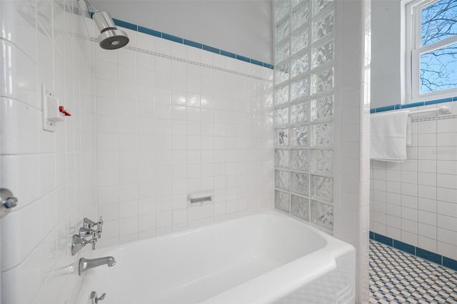 205 25TH AVENUE NE, St Petersburg, FL 33704