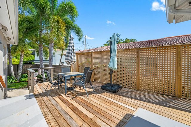 205 25TH AVENUE NE, St Petersburg, FL 33704