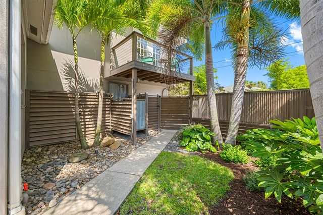 205 25TH AVENUE NE, St Petersburg, FL 33704