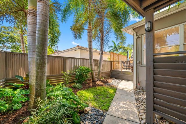 205 25TH AVENUE NE, St Petersburg, FL 33704