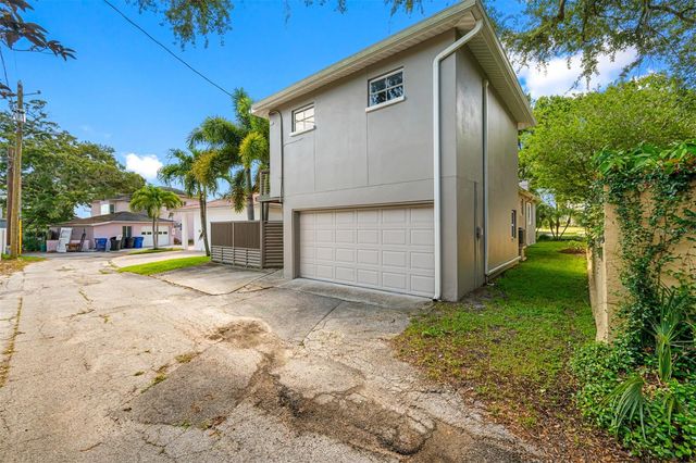205 25TH AVENUE NE, St Petersburg, FL 33704