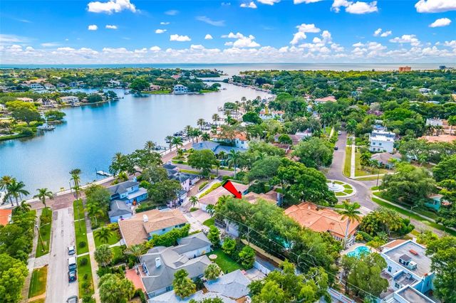 205 25TH AVENUE NE, St Petersburg, FL 33704